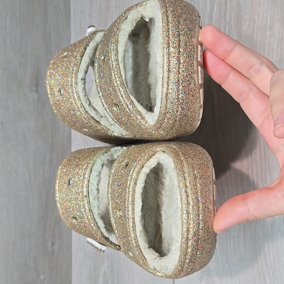 CROCS Women Gold  Glitter Slippers Platform Sandals Shoes Sz 9 - Picture 4 of 13
